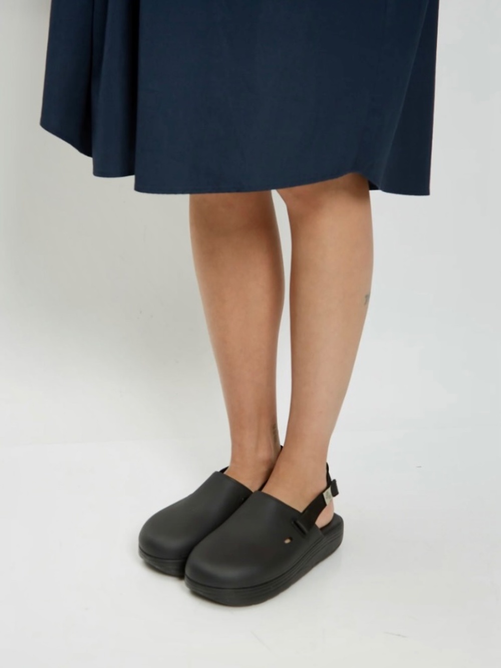 Suicoke CAPPO Black Adjustable Strap Mules Size 7